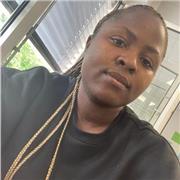 Französischlehrerin erteilt Unterricht für Kinder